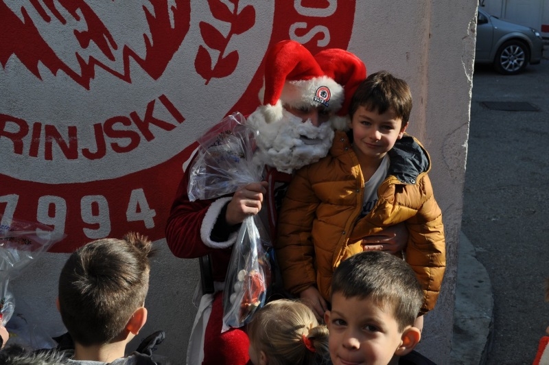 KN Ultras-Zrinjski Djed Božićnjak (1).JPG