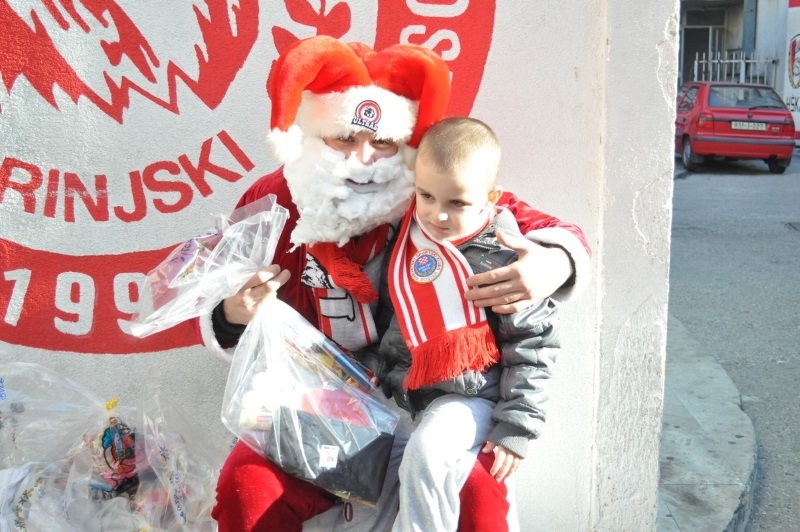 KN Ultras-Zrinjski Djed Božićnjak (22).JPG