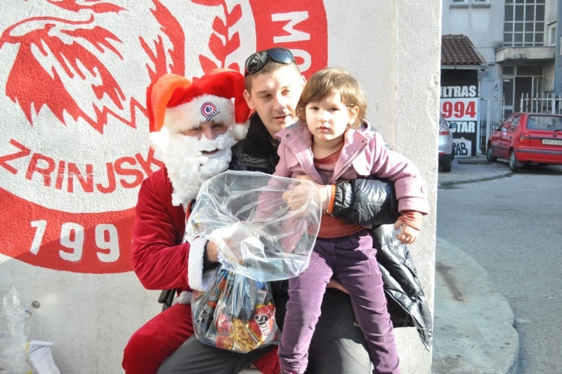 KN Ultras-Zrinjski Djed Božićnjak (29).JPG